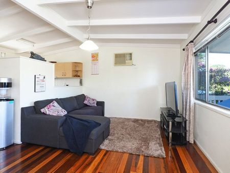 Spacious Family Home - Photo 5