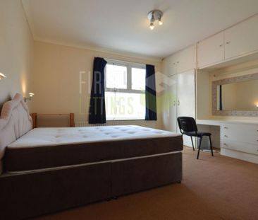 4 bedroom terraced house to rent - Photo 2