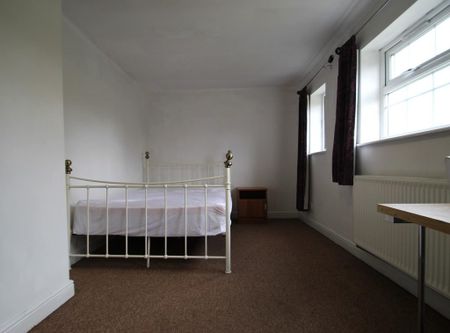 6 bedroom semi-detached house to rent - Photo 4