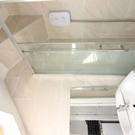 Terraced house to rent - Photo 4