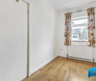 4 bedroom semi-detached house to rent - Photo 4