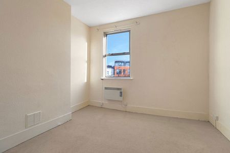 A 1 Bedroom Flat in Leckhampton GL53 0JB - Photo 2