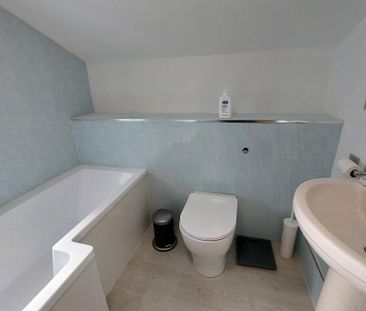 1 bedroom in a house share to rent - Photo 5