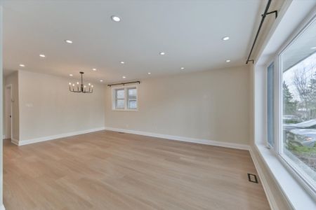 For Lease - 24 Wingrove Hill, Toronto, Ontario - Photo 2