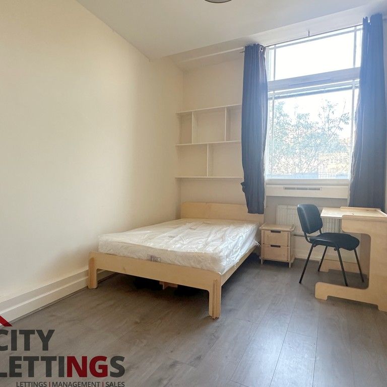 4 Bedroom Apartment - Photo 1