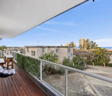 Coastal Convenience with Lock-Up Garage in Prime Collaroy Location - Photo 4