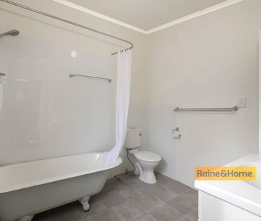 GREAT FAMILY HOME - Photo 5