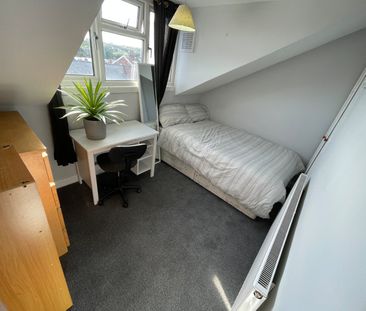 4 bedroom terraced house to rent - Photo 5