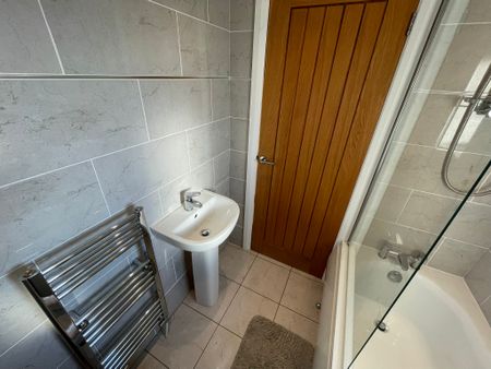 2 bedroom apartment to rent - Photo 4