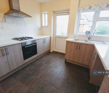 3 bedroom terraced house to rent - Photo 2