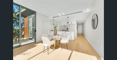 Spacious and modern living in prime Lindfield location - Photo 3