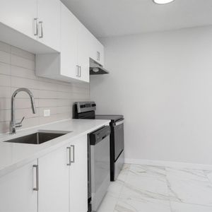 Sunny And Spacious 1 Bedroom Apartment - Saint Laurent - 135 Boulevard Deguire, Saint-Laurent - Photo 2