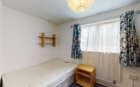 5 bedroom private hall to rent - Photo 4