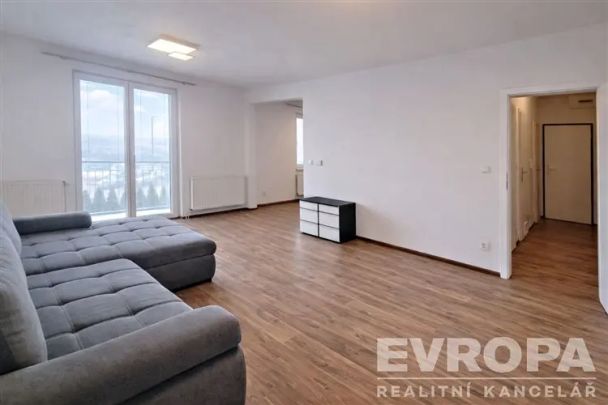 Pronájem světlého bytu 3+1 s balkonem a parkovacím místem | Nehvizdy – klidné rodinné bydlení pár minut od Prahy - Photo 1
