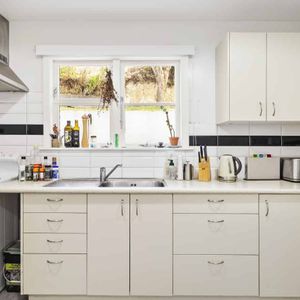 Dorking Road Abode - Photo 2