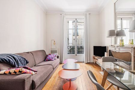 Triangle d'Or : Élégant 2 pièces dans un immeuble haussmannien - Photo 5