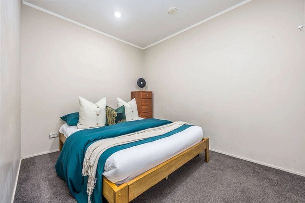 Chic 2BR Central Apt w/ Amenities - Photo 1