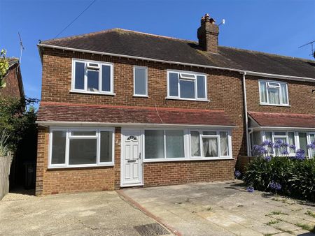 1 bedroom in a house share to rent - Photo 2