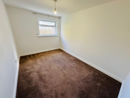 3 bedroom end of terrace house to rent - Photo 1
