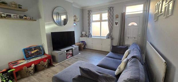 2 bedroom end of terrace house to rent - Photo 1