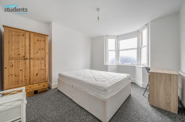 6 bedroom terraced house to rent - Photo 1