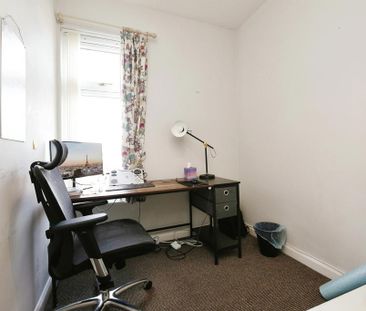 3 bedroom terraced house to rent - Photo 4