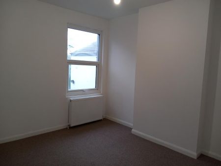 3 bedroom end of terrace house to rent - Photo 3