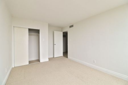 2 Bedrooms - Photo 2