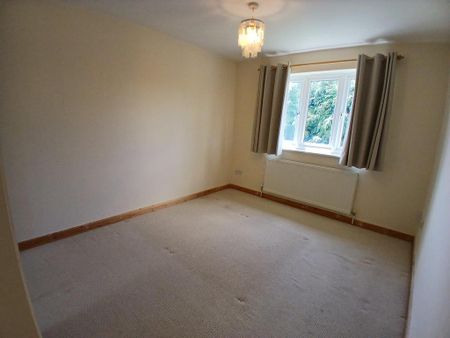 4 bedroom semi-detached house to rent - Photo 4