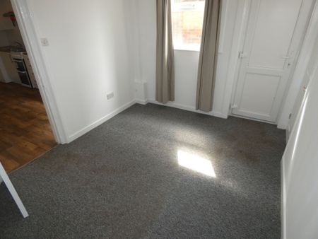 1 bed Apartment - To Let - Photo 2