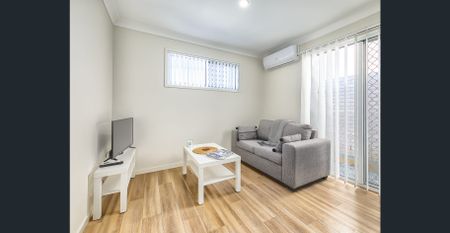 MODERN, FULLY FURNISHED, STUDIO APARTMENT - Photo 3