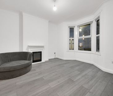 3 Bed Terraced House, Francis Avenue, IG1 - Photo 2