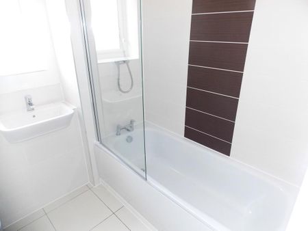 3 bedroom apartment to rent - Photo 4