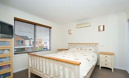 A Hop, Skip and a Jump to Everything!! - Photo 3