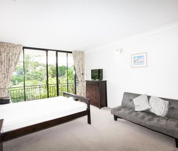 Furnished Studio In Prime West End Location! - Photo 2