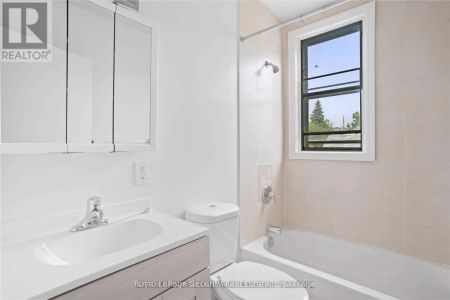 289 BLACKTHORN AVENUE - Photo 3