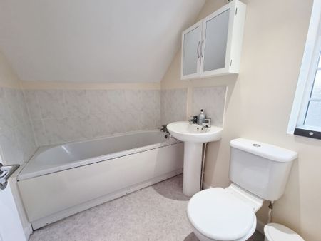 2 bed apartment to rent in Warwick Road, Kenilworth, CV8 - Photo 5