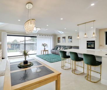 4 bedroom link detached house to rent - Photo 1