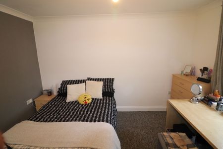 6 Bed Semi-Detached House, Arnold Road, SO17 - Photo 4