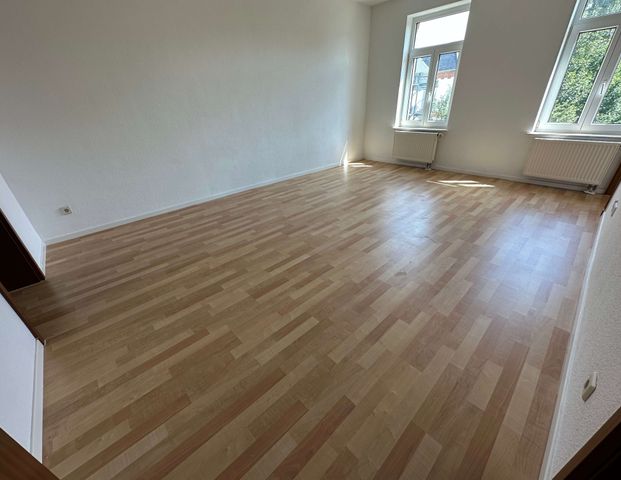 3-Zi.-Whg. im 3. OG mit Laminat in Schloßchemnitz** - Foto 1