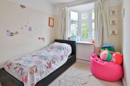 5 bedroom semi-detached house to rent - Photo 4