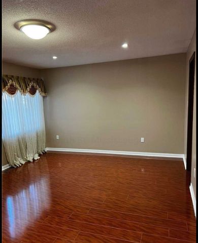 For Lease - 5923 Sidmouth Street, Mississauga, Ontario - Photo 2