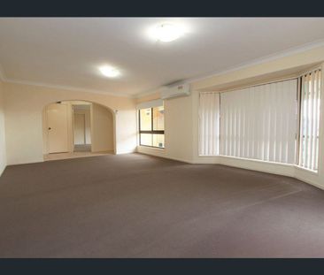 Family Living in a Peaceful Cul-De-Sac – Walk to School - Photo 1