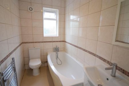 3 bedroom House To Let - Photo 4