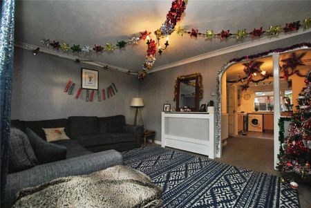 3 bedroom terraced house to rent - Photo 2