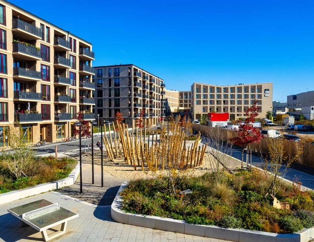 Moderne 2-Zi.-Wohnung am Wasser mit großer Loggia und durchdachtem Grundriss - Foto 1