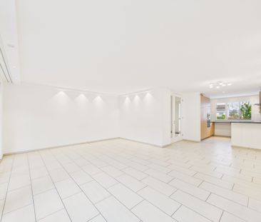 Modern 6.5-room single-family house in Reinach - Photo 4