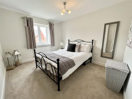 Poplar Gardens, Burton Upon Trent DE13 0UE - Photo 3