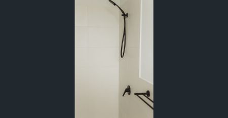 *NEAR NEW* 4x2 Townhouse in the heart of Cloverdale. - Photo 4