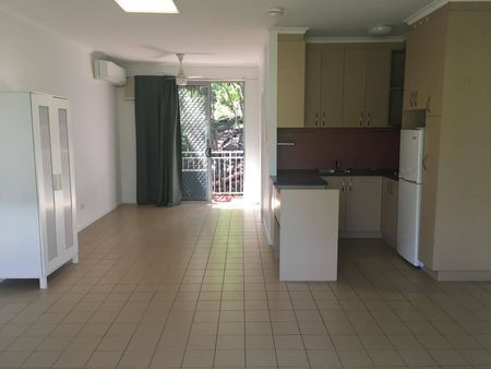 Studio unit in Superb location - Photo 3